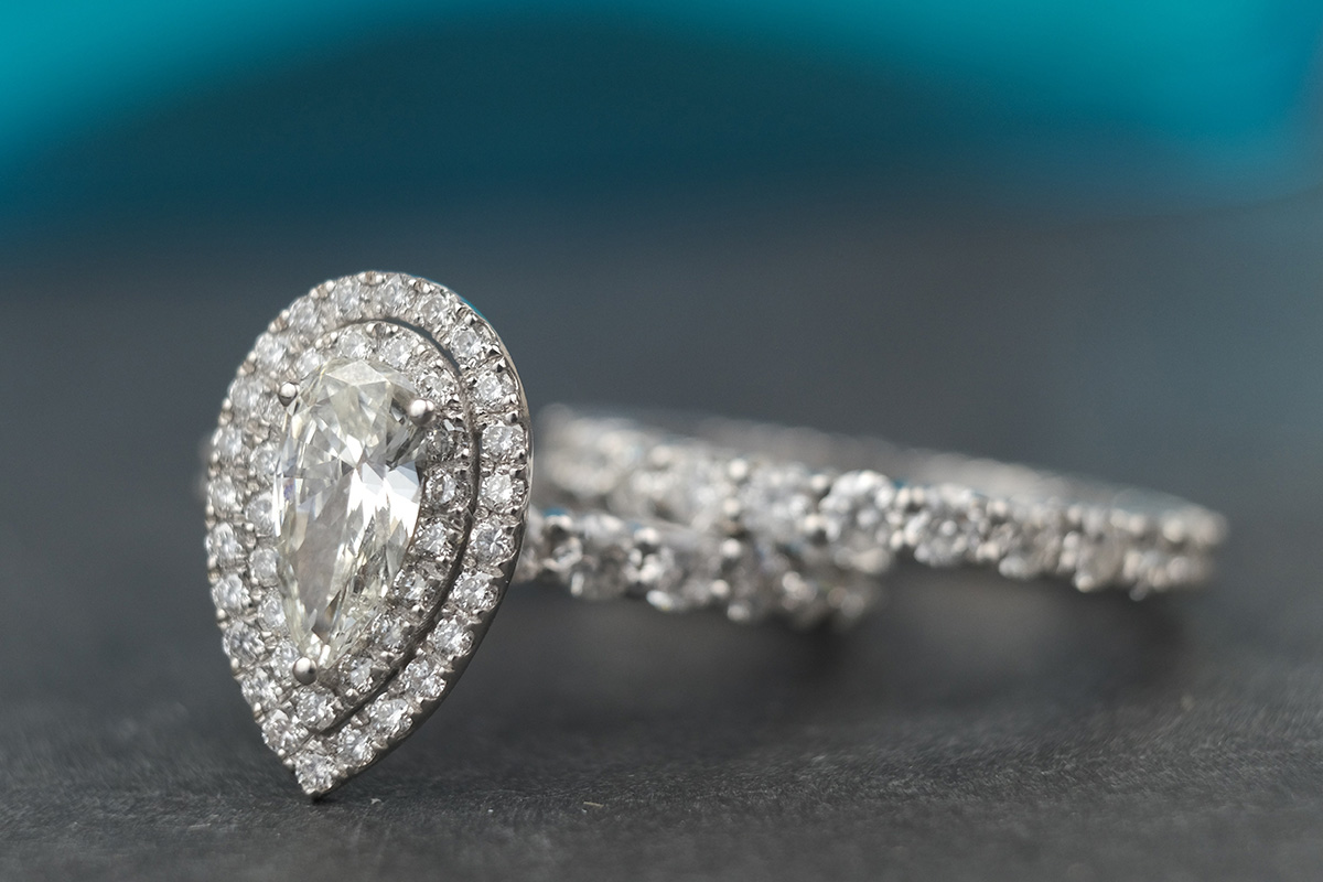 diamond engagement ring, diamond wedding ring, pear shaped diamond